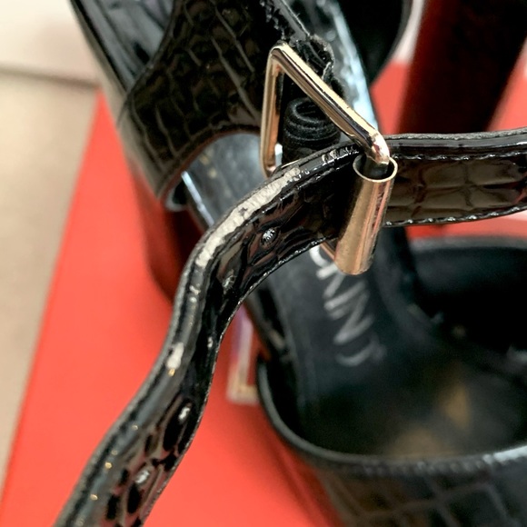 Mackin J Black Faux Leather Sleek Thick Wedged 7” Platform Heels | US Size 7W - Picture 6 of 9